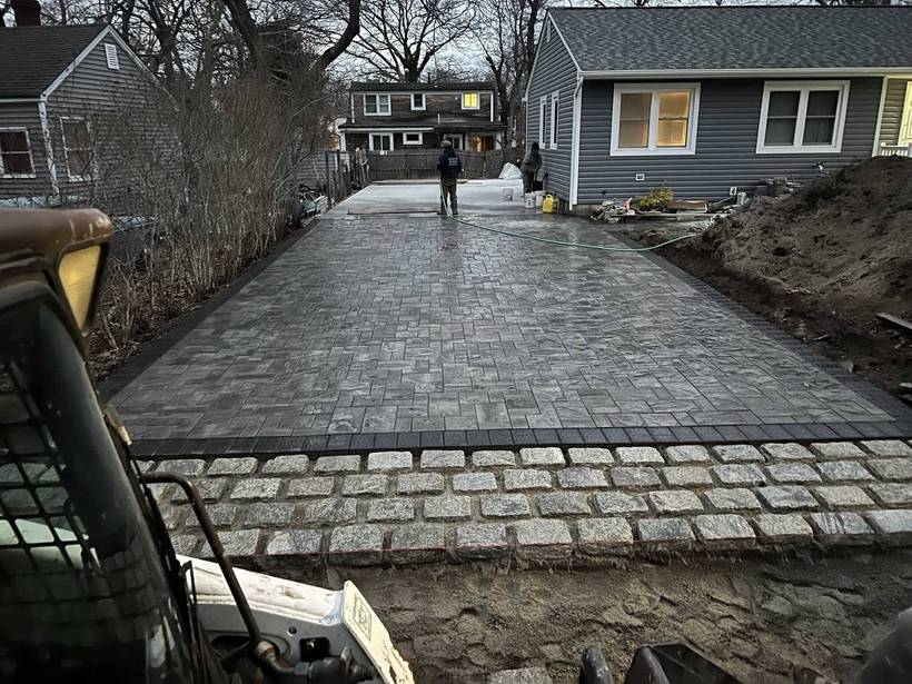 Paver driveway with granite cobble apron